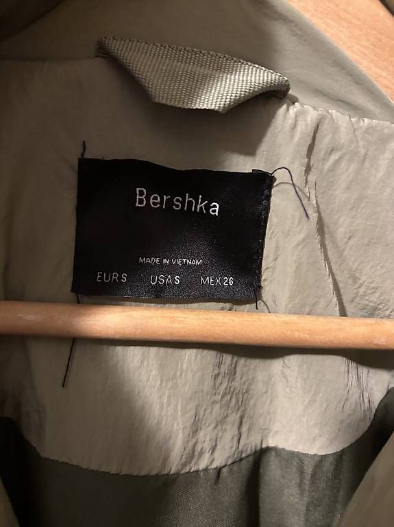 Bershka Giacche: Winterjacke kurz - Olivgrün – Usato da Dübendorf venduto da tay_jcn7 1