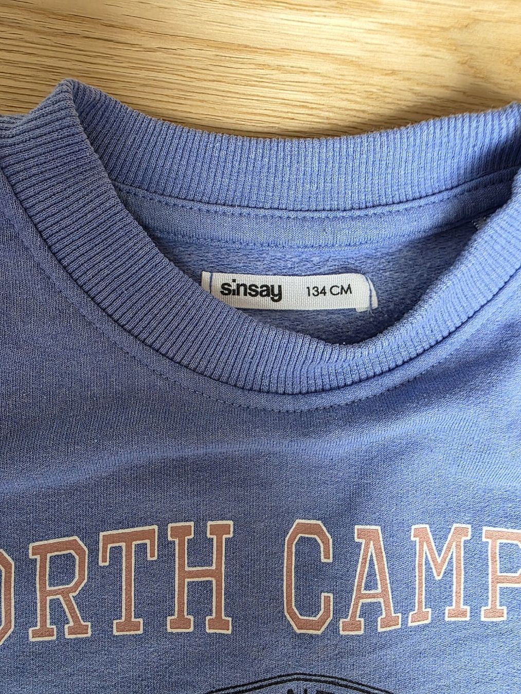 Pulls et sweat-shirts: Sinsay Pullover blau mit Print Grösse 134  – D'occasion à Toffen par ver_x68f 3