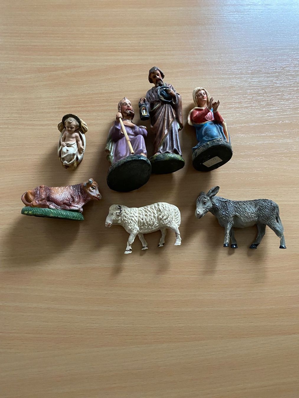 Tutte le decorazioni: Antike Weihnachtskrippe  sieben Figuren Christkind gemarkt – Usato da Stein AR venduto da claire009 9
