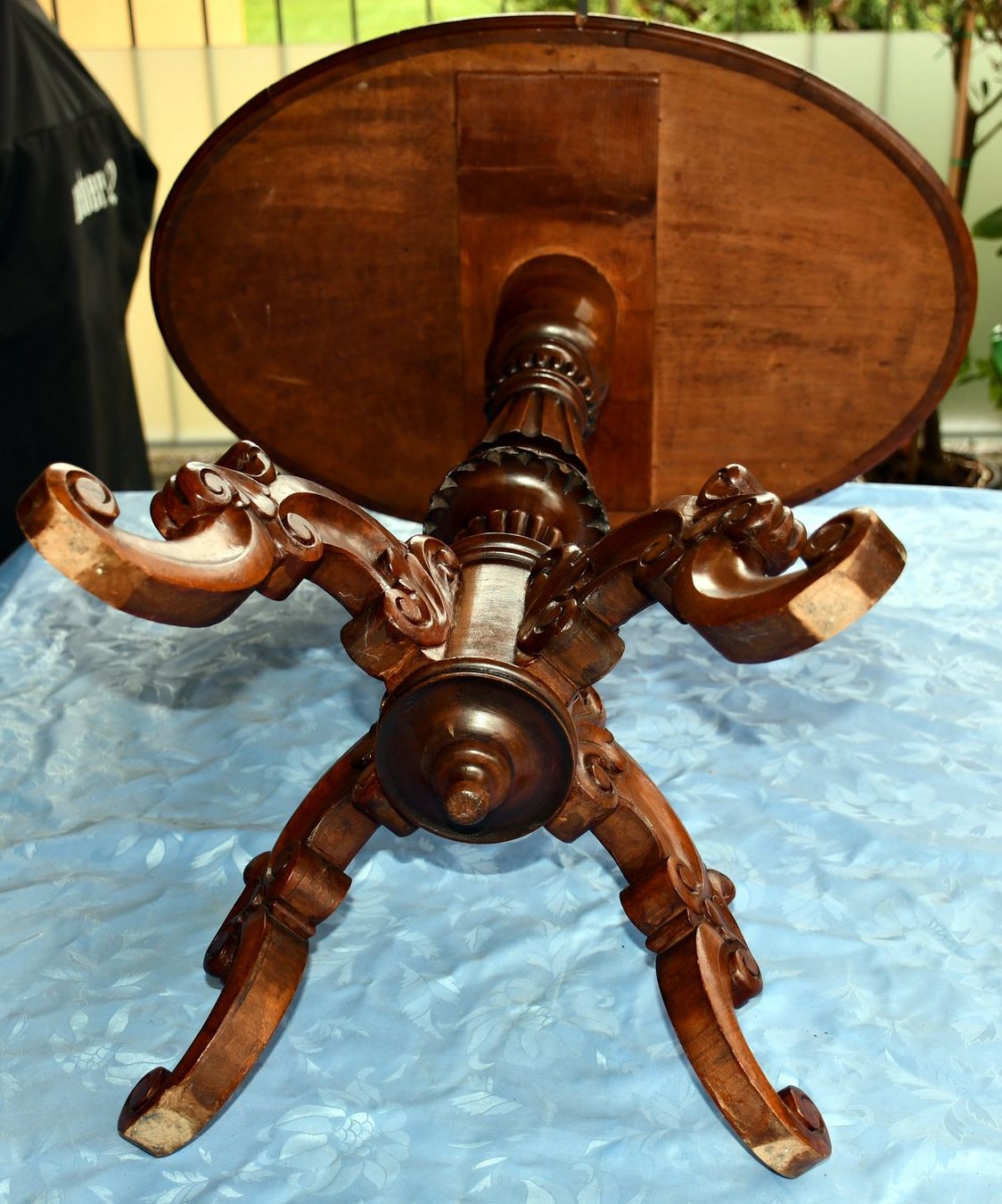 Tische: Antike Beistelltisch 72 cm – Gebraucht aus Rotkreuz von salsanera 1