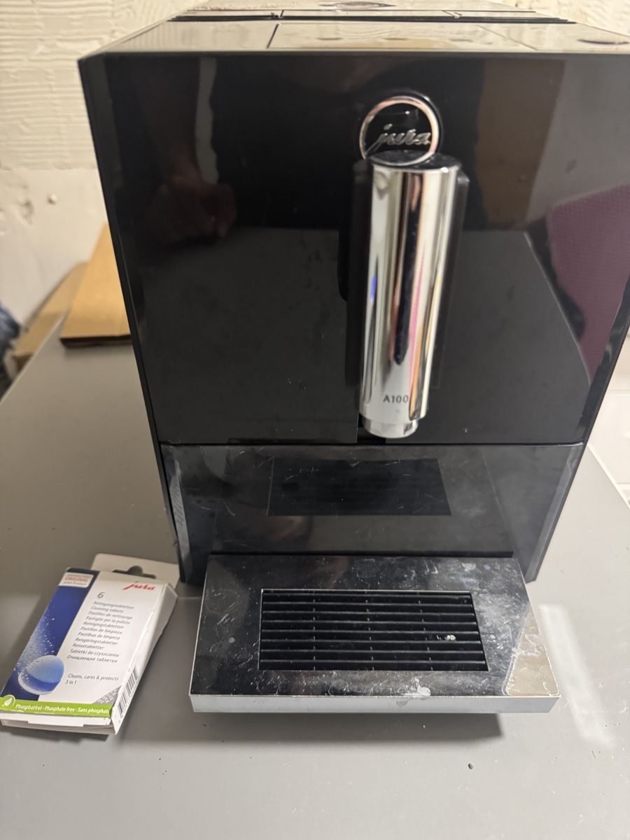 Jura Kaffeemaschinen & Espressomaschinen: Jura A100 defekt – Defekt aus Basel von bau_6tk8 1