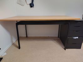 Schreibtisch mit Schubladenelement Holzoptik Metall schwarz
