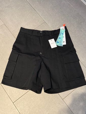 Off white cargo shorts M new!
