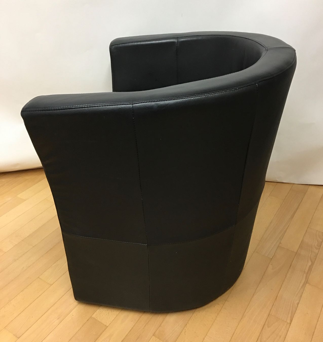 Poltrone: Schwarzer Cocktailsessel + Hocker – Usato da Olten venduto da ELHANDEL 3