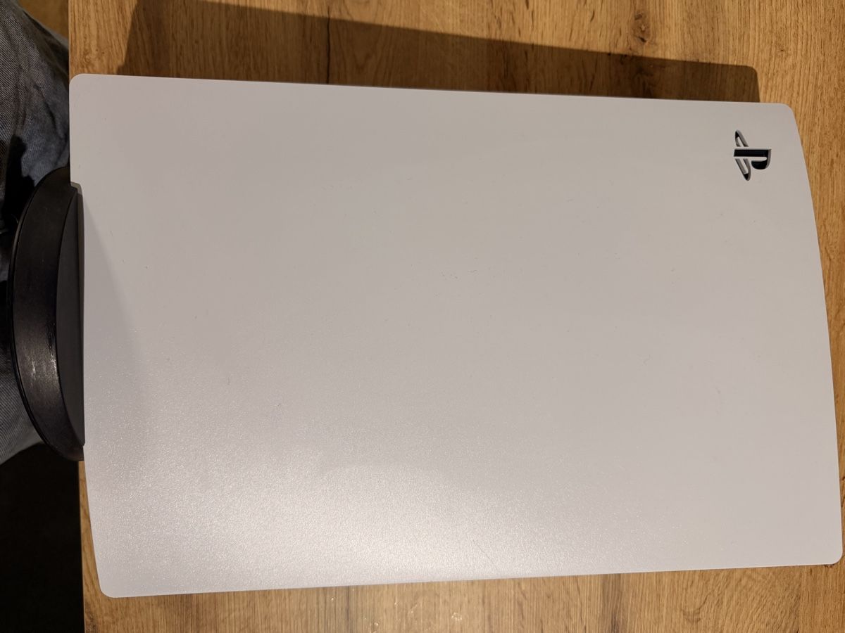 Sony Console: Sony Playstation 5 Digital Edition inkl. 2 Controller – Usato da Zollikofen venduto da SeanMatti 4