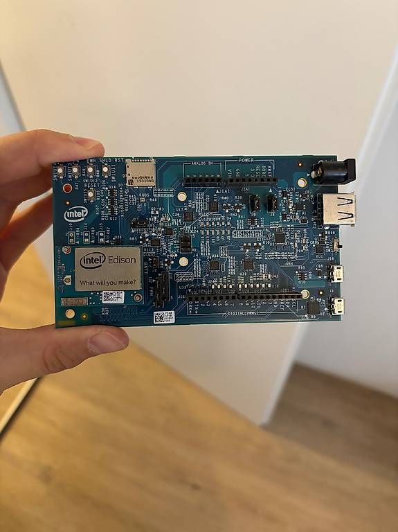 Tous les DVDs: Intel Edison – D'occasion à Zürich par James_Kr