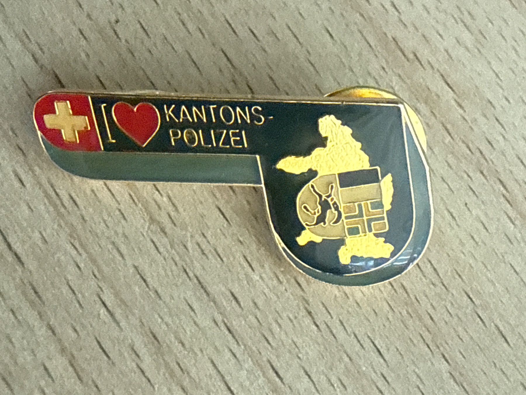 Plaquettes & Badges: Pin Kantons-Polizei Graubünden – D'occasion à Glattbrugg par Schweigmatt
