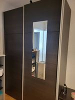 Kleiderschrank mit Spiegel