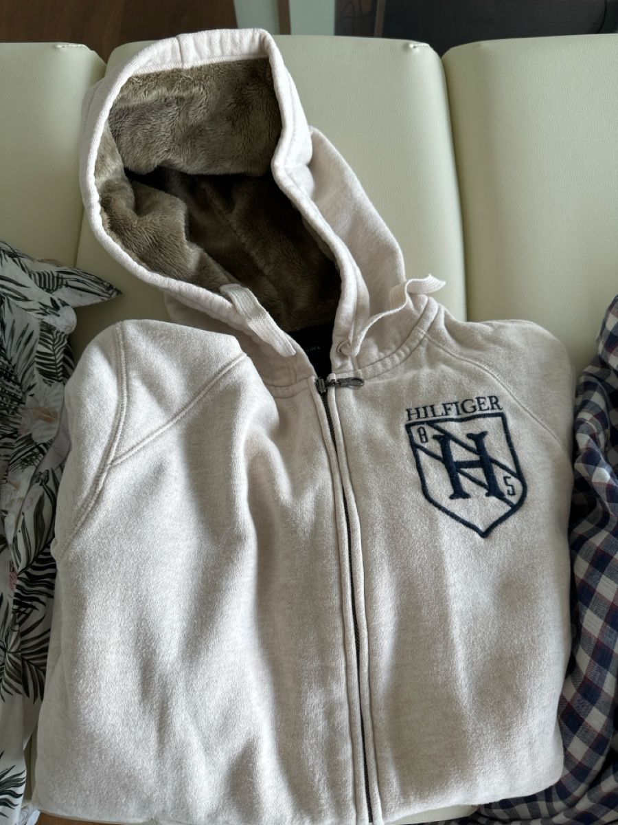 Kleiderpakete: Hilfiger, Boss, Einhorn - Kleoderpaket – Gebraucht aus Wollerau von R.o.m.a.n. 2