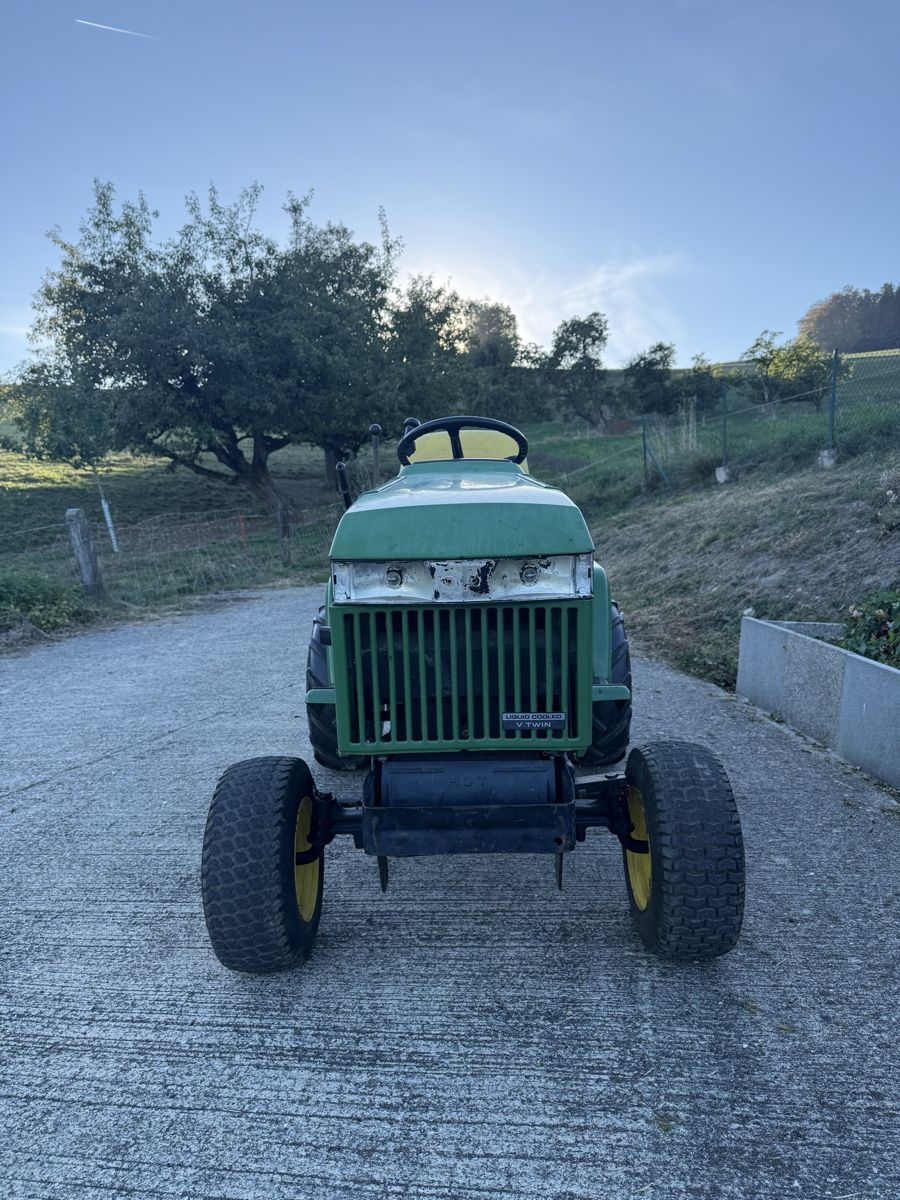 John Deere Trattori: JOHN DEERE 285 Rasentraktor – Usato da Reisiswil venduto da uleibundgut 1