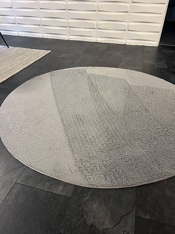 Tappeti: Teppich - rund 160cm – Usato da St. Gallen venduto da tea_1234 1