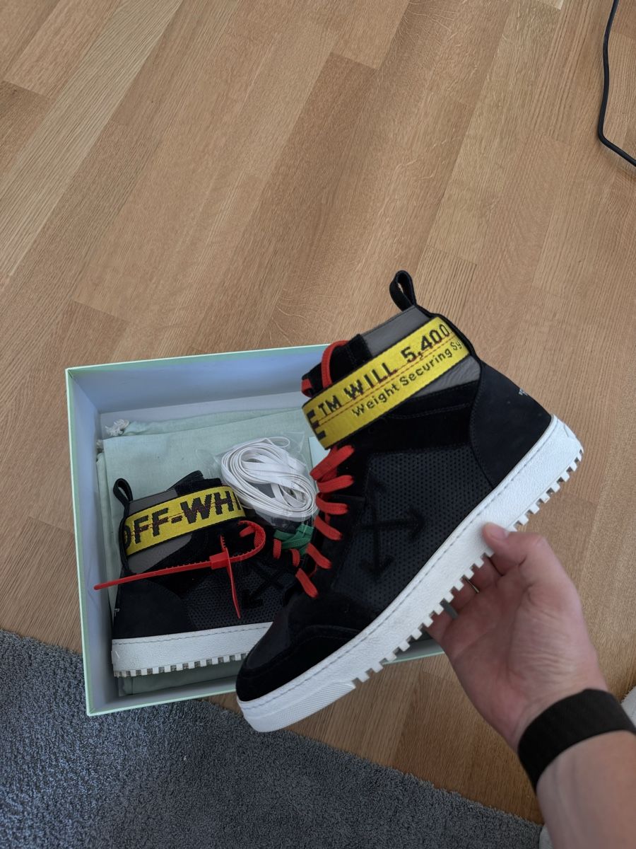 Off-White Scarpe da uomo: Off-White OFF-WHTIE Drilled Leather High Top 'Black'  – Nuovo (secondo la descrizione) da Genève venduto da iry_67wr
