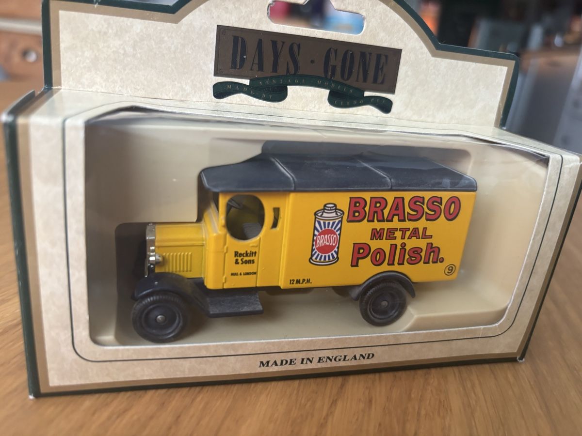 Modellbausätze & Standmodelle: Petite camionnette jaune anglaise  – Gebraucht aus Orbe von car_8grw 3