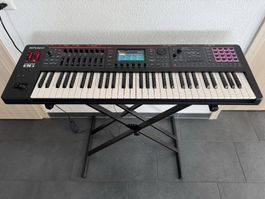 Schnäppchen: Roland Fantom-06 mit Zubehör – wie neu!