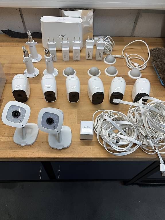 Alarmanlagen: arlo Überwachungs System – Gebraucht aus Ebikon von Bubich