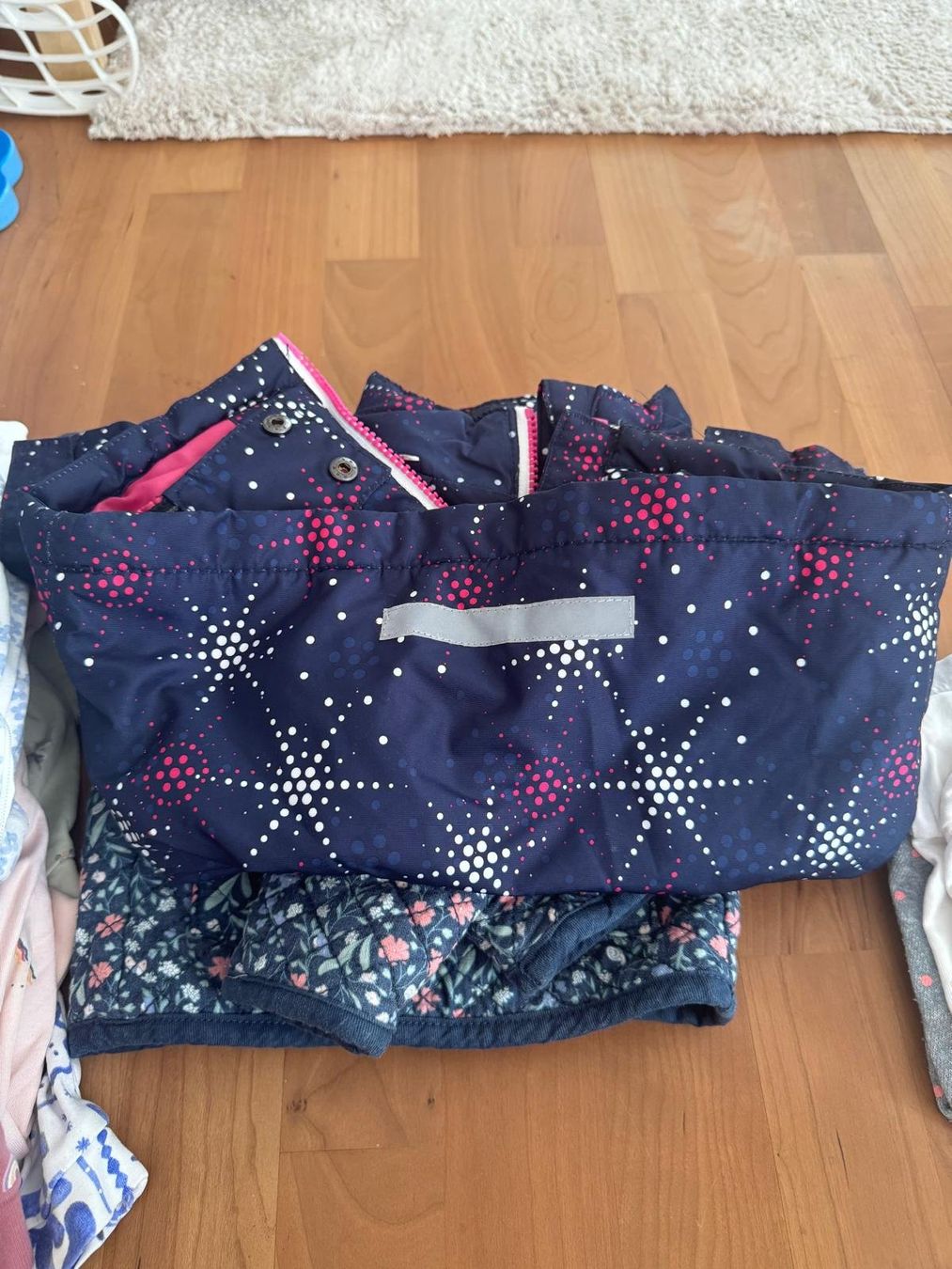 Lotti & Set di vestiti: Kleiderpaket Mädchen Grösse 86 – Usato da Hinwil venduto da Bbudget 5