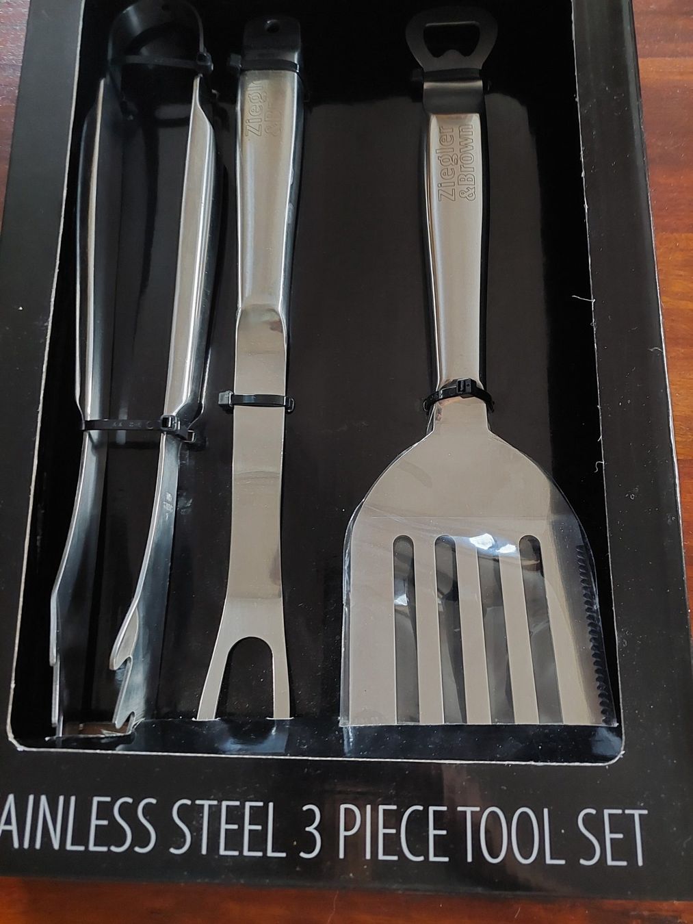 Set di posate: Ziegler & Brown BBQ-Besteck / Grillbesteck 3er-Set – Nuovo e nell'imballaggio originale da Beckenried venduto da Havacola