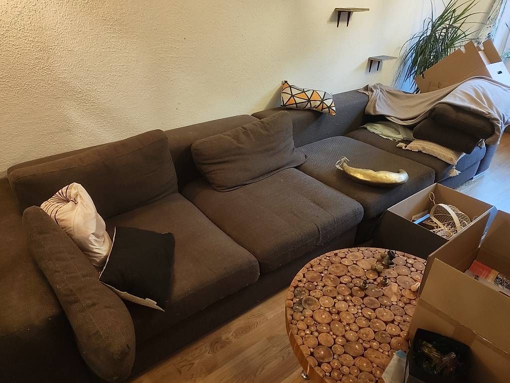 Sofas: Grosses bequemes Sofa GRATIS – Gebraucht aus Münchenstein von CoraJ