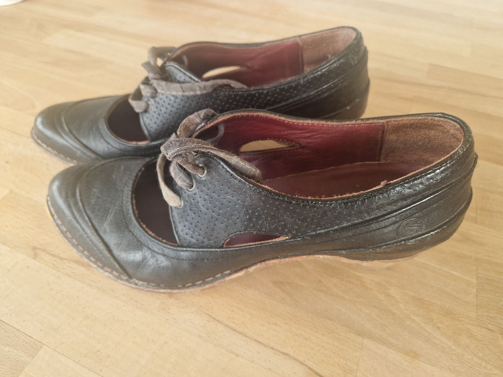 Neosens Scarpe da donna: schwarze Pumps von Neosens 40 – Usato da Wilen (Sarnen) venduto da Ponok 1