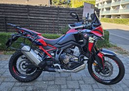 Honda Africa Twin CRF 1100 L mit DCT und Anbauteilen