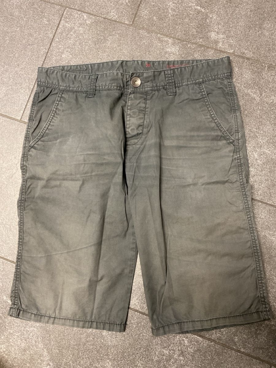 Esprit Pantaloni: Shorts edc straight fit Gr. 33 – Usato da Baar venduto da kamasija