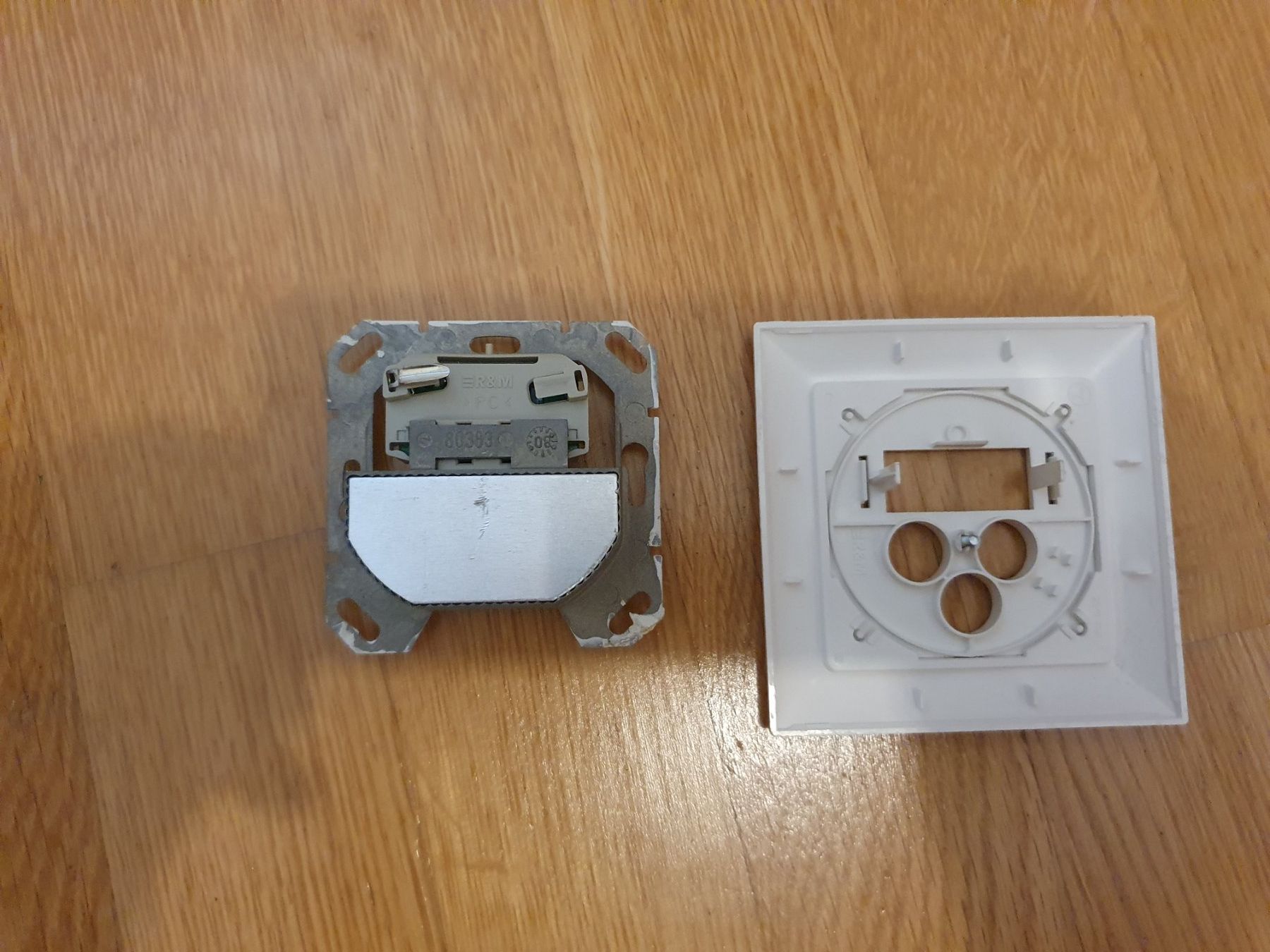 Stecker: Multimedia Steckdose – Gebraucht aus Grüt (Gossau ZH) von Dimitrius13 2