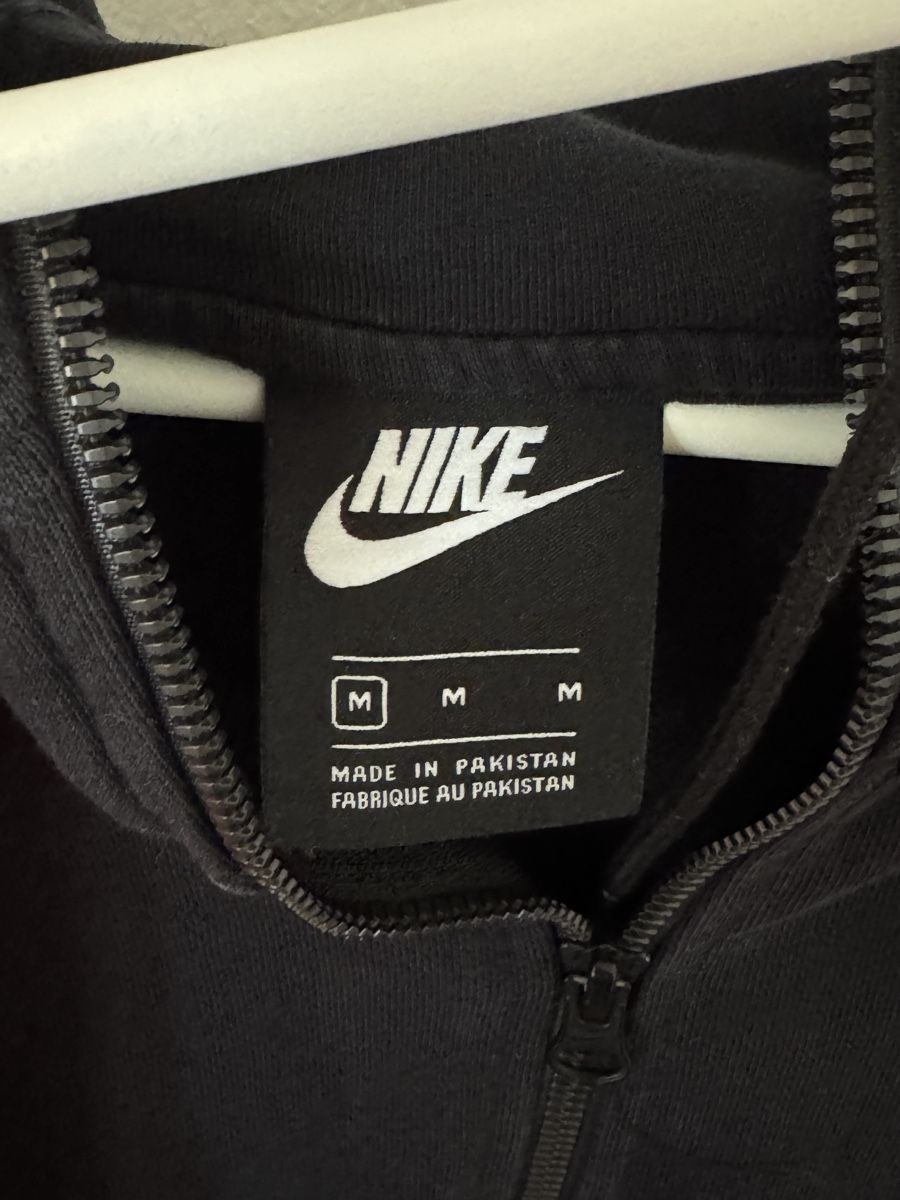 Lotti di vestiti: Sport-Kleiderpaket im Grösse M – Usato da Zürich venduto da s.o13 4