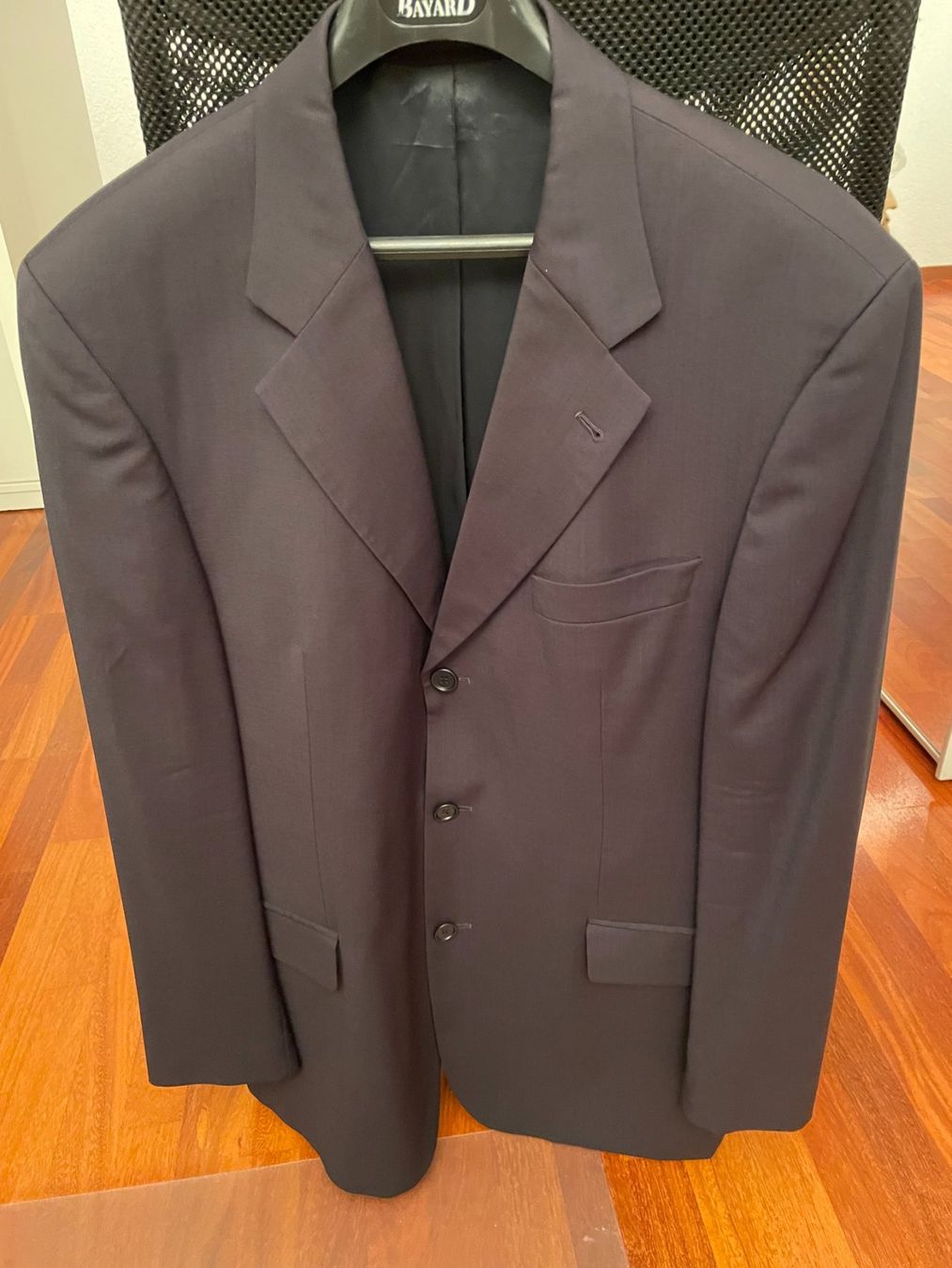 Hugo Boss Giacche: Veste Hugo Boss noire – Usato da OBERENGSTRINGEN venduto da Lolo6316