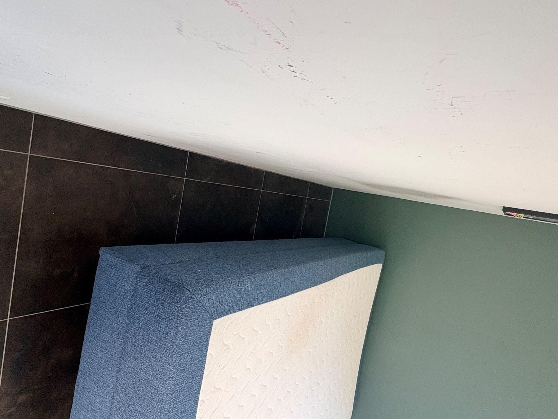 Letti: Boxspringbett 140x200cm – Usato da Merlischachen venduto da Akobler 1