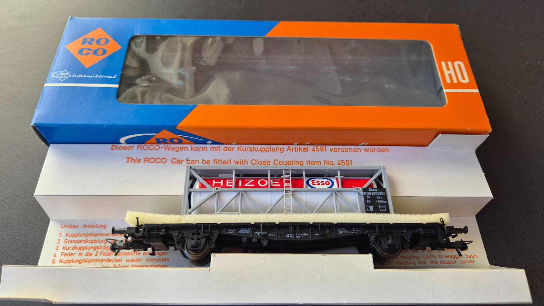 Roco Modelleisenbahnen: Roco 4321 Containerwagen mit Container Esso H0 DC OVP – Neu und originalverpackt aus Huttwil von Tgv03 4