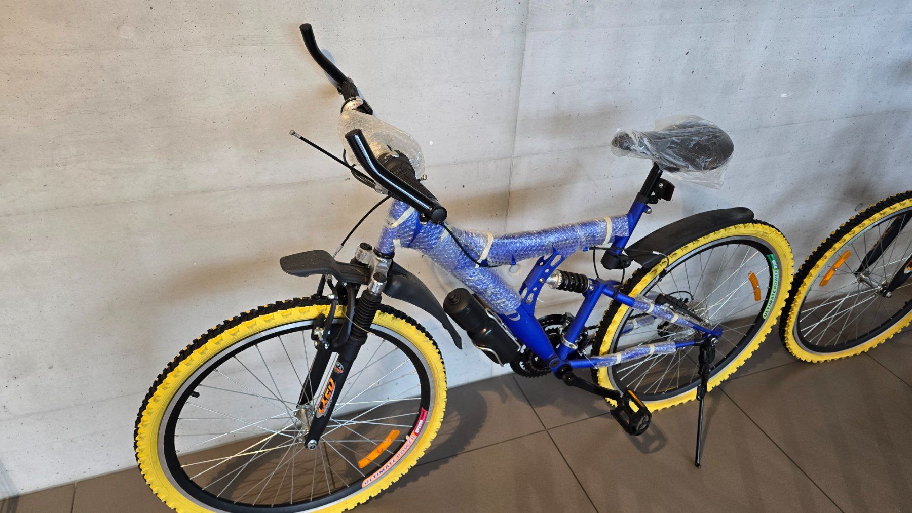 Velos: Neues Mountainbike Blau – Neu und originalverpackt aus Winterthur von Versus0