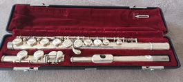 Flute traversiere Yamaha argent et lutrin YSL 221S