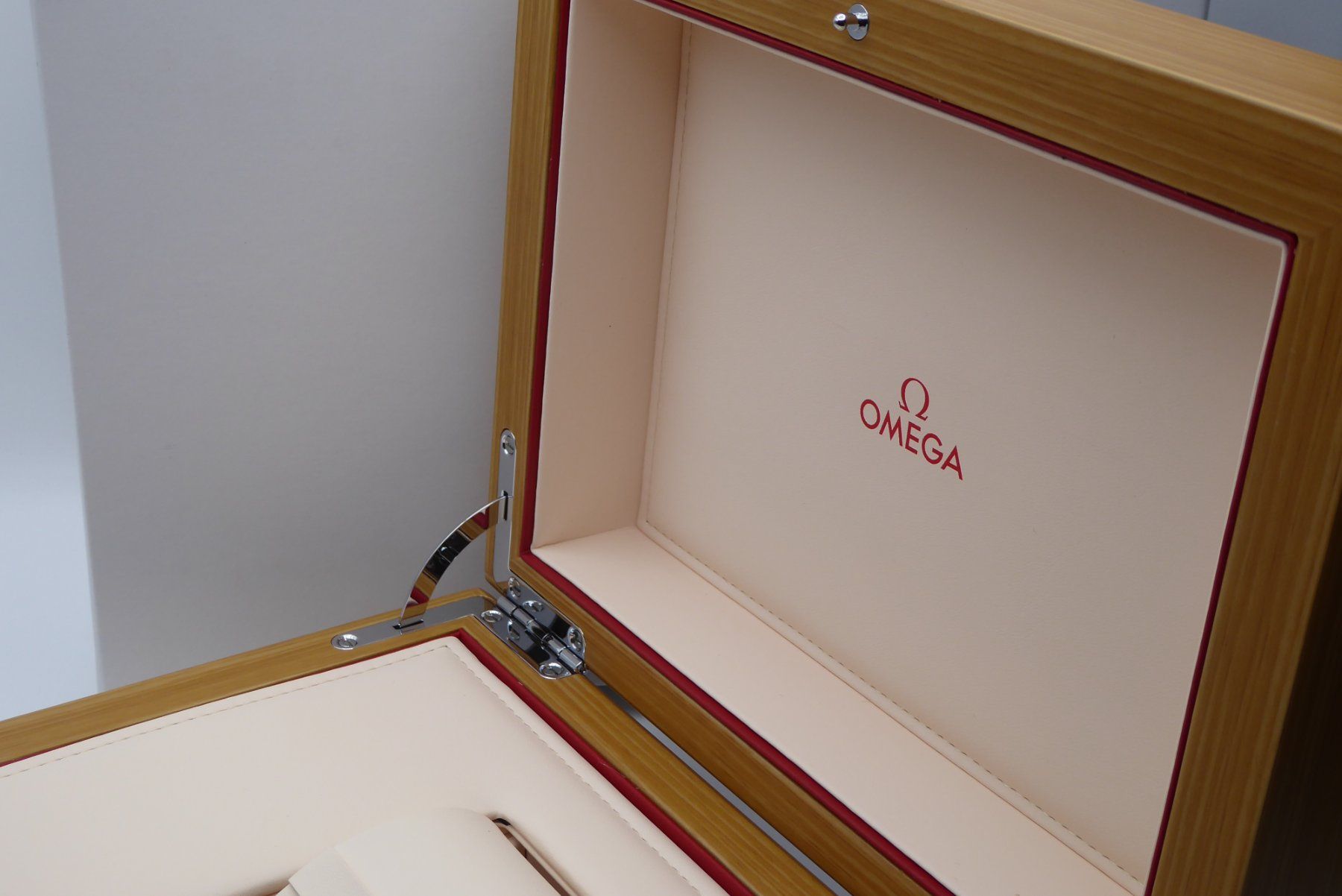 Omega Boîtes de montres: Omega Seamaster/speedmaster box for watch – Neuf avec emballage d'origine à Geneve par adr_xk6n 6