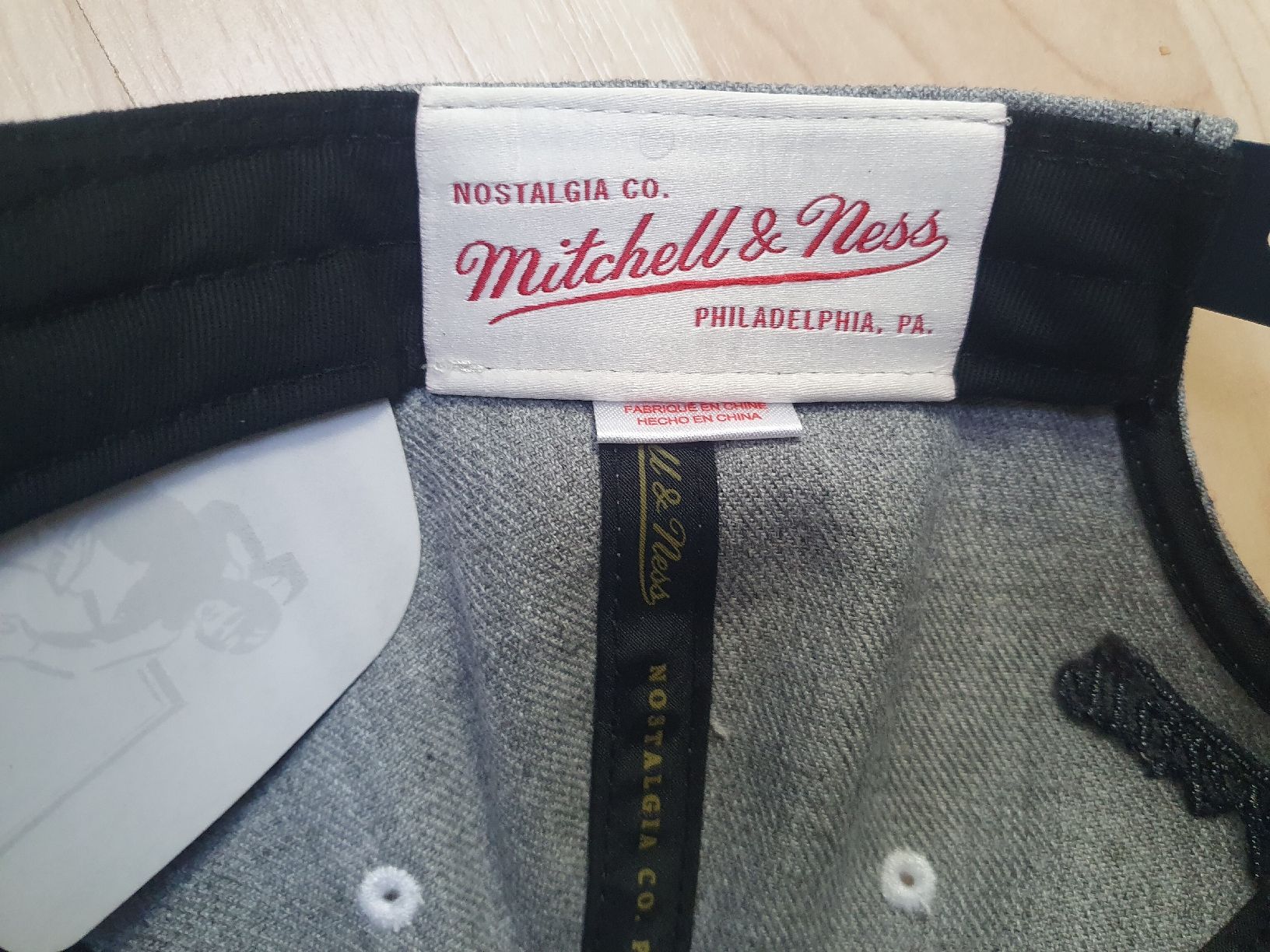Altro in  Abbigliamento & Accessori: Mitchell & Ness Paris Saint-Germain Cap Neu ungetragen – Nuovo (secondo la descrizione) da St. Gallen venduto da CaliSunshine 3