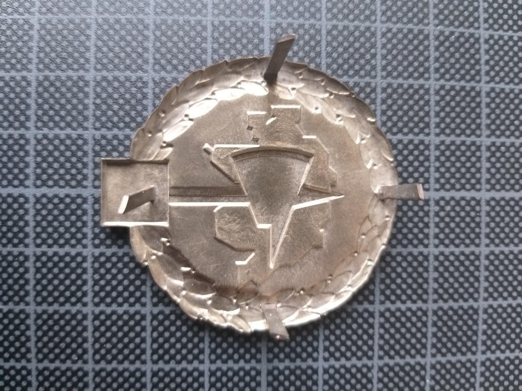 Placchette & Badge: Béretemblem Armeetruppen Variante 2 – Usato da Bauma venduto da SwissMilitaria 1