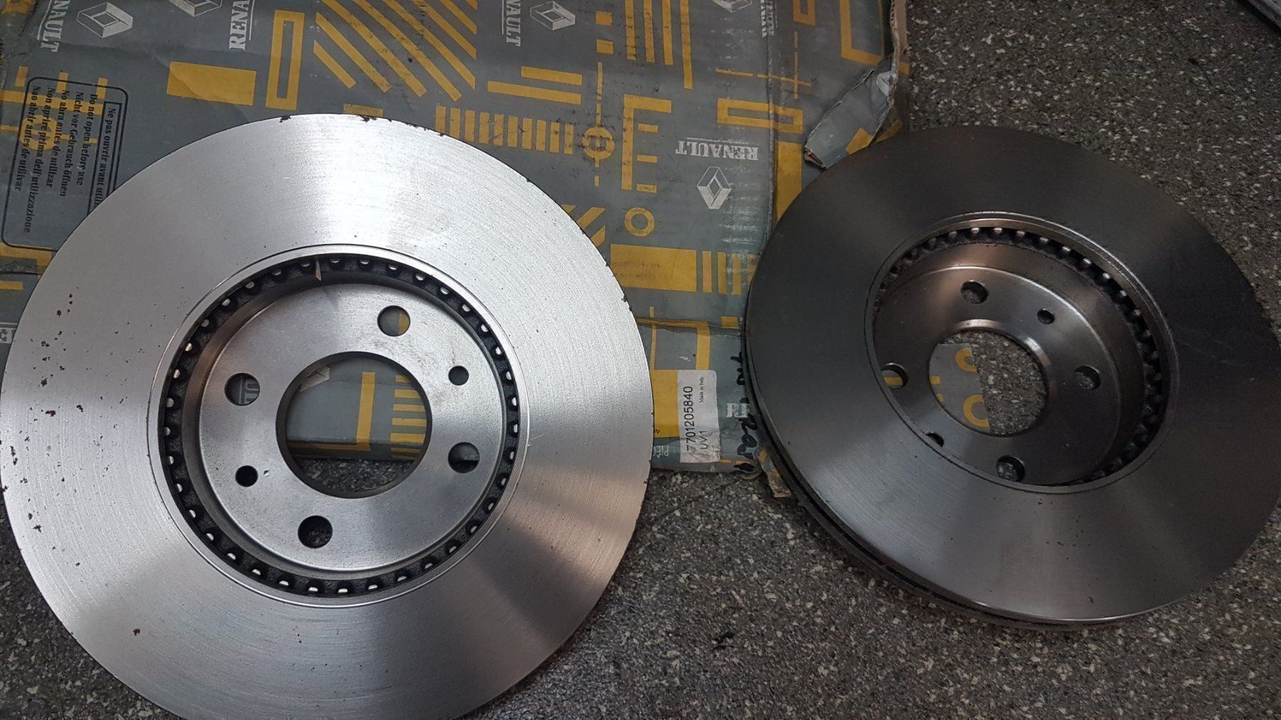 Renault Alle Autoersatzteile: 7701205840 Bremsscheiben vorne RENAULT – Neu und originalverpackt aus Zürich von DDAParts