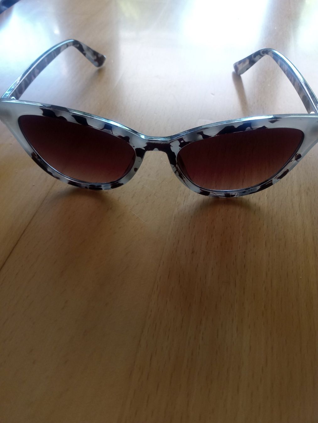 Occhiali & Lenti: Lunettes de soleil (Cat Eye) – Usato da Biel/Bienne venduto da Ganesh12