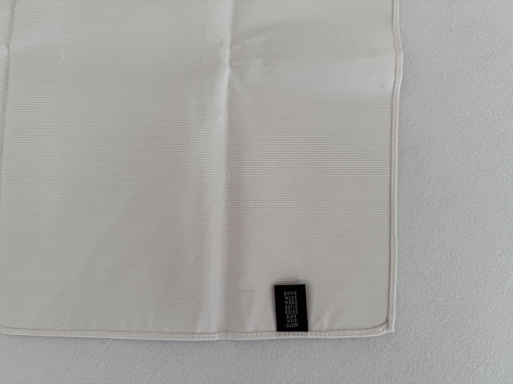 Altro in  Abbigliamento & Accessori: Klassisches Einstecktuch aus 100% Seide – Nuovo (secondo la descrizione) da Pfäffikon SZ venduto da Redwulf34 3