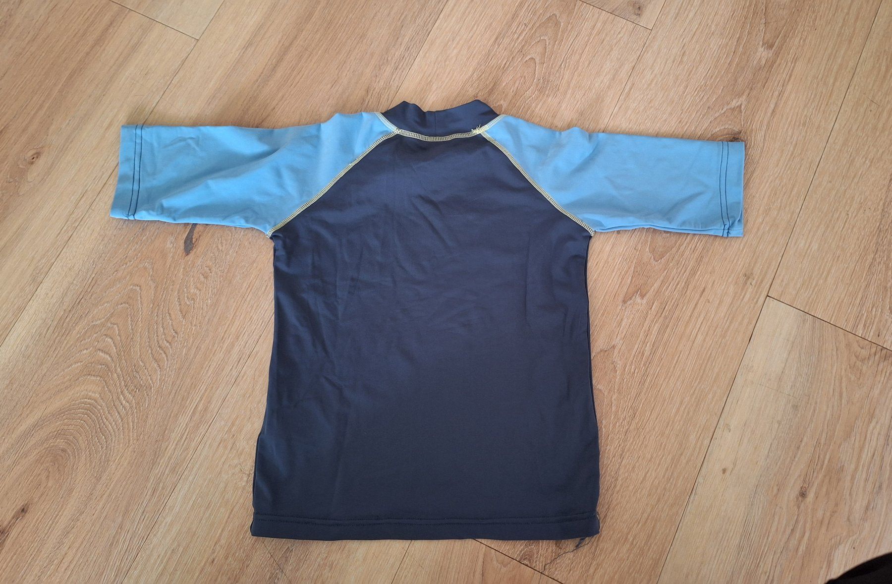 Hemden, T-Shirts & Polos: Badeschutzshirt Gr. 110/116 TCM – Gebraucht aus Lützelflüh-Goldb von Punktesammler 1