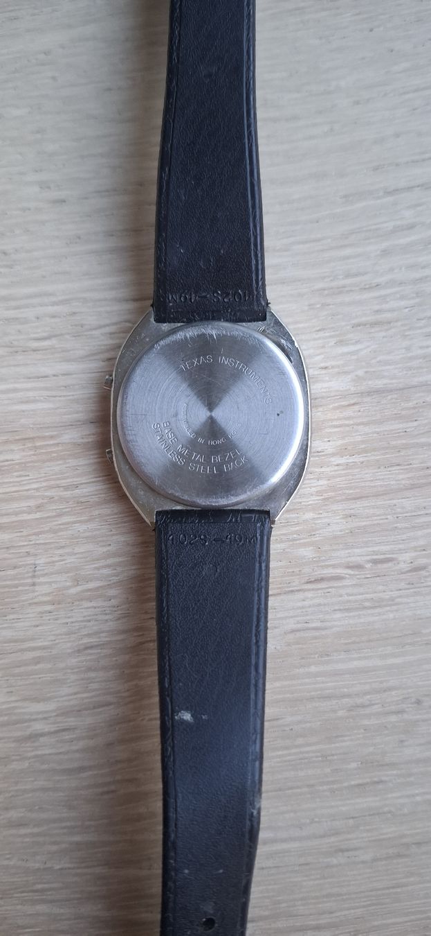 Orologi: Texas Instruments Digitalquarzuhr – Usato da Ruswil venduto da SIMBOB1992 1