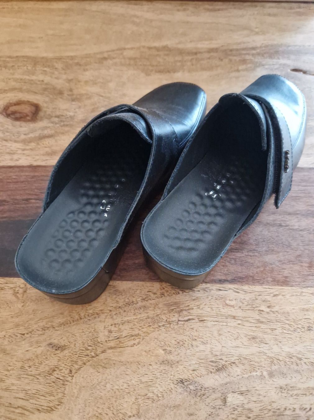 Damenschuhe: Schwarze Vital Damen Clogs, Echt Leder, Gr. 38 – Neu (gemäss Beschreibung) aus Trachslau von schumannmario 1