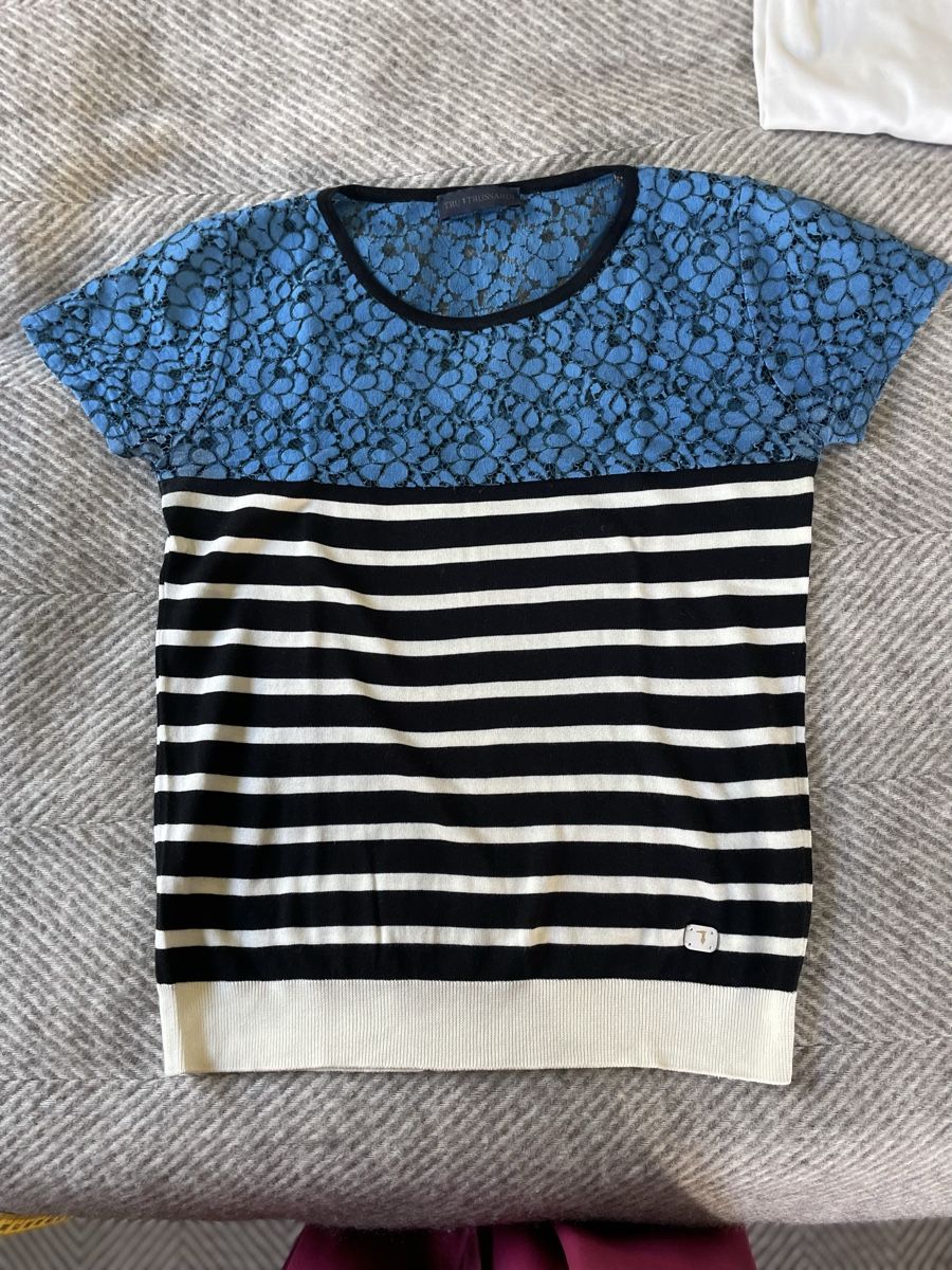 Trussardi Blusen: Trussardi blouse with lace worth 250,- – Gebraucht aus Männedorf von iza04