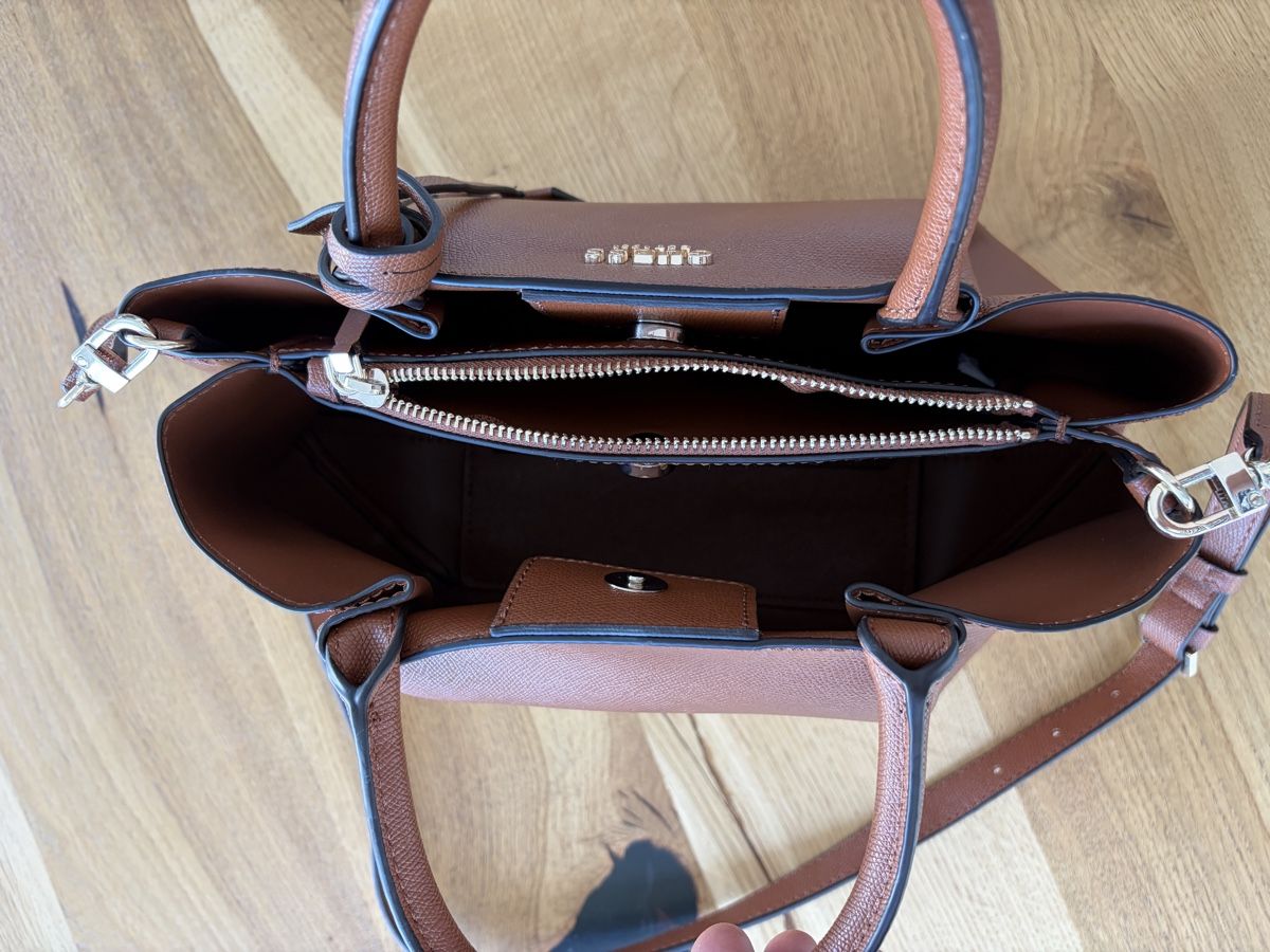 Guess Taschen für Damen: Guess AMORETTE Handtasche Braun – Gebraucht aus Trüllikon von bschenk 2