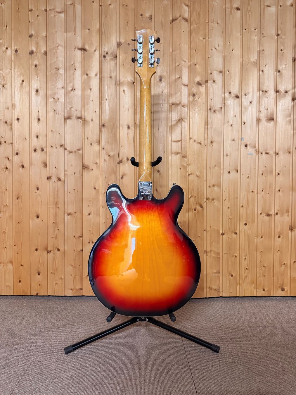 Aria Instruments de musique: Aria Diamond E-Gitarre Semiakustik Sunburst mit Vibrato – D'occasion à Zumikon par joe_5fpw 2
