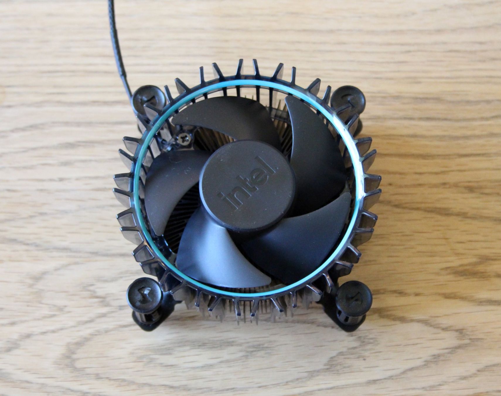 Intel Componenti elettronici: CPU Cooler Intel Socket 1700 – Nuovo (secondo la descrizione) da Münchenbuchsee venduto da Chaoo