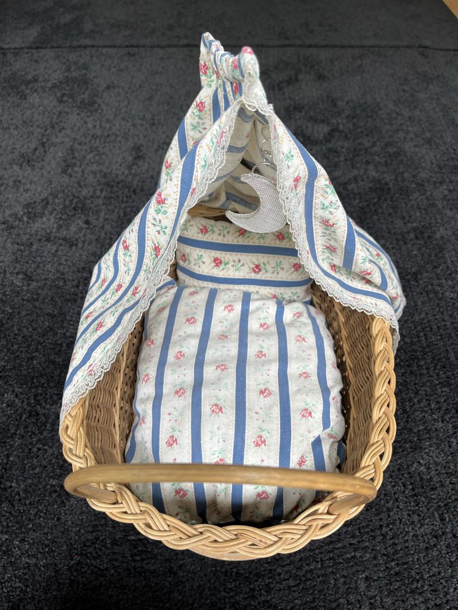 Puppenwagen: Kleiner Puppen Stubenwagen – Gebraucht aus Bolligen von Vroni23 2