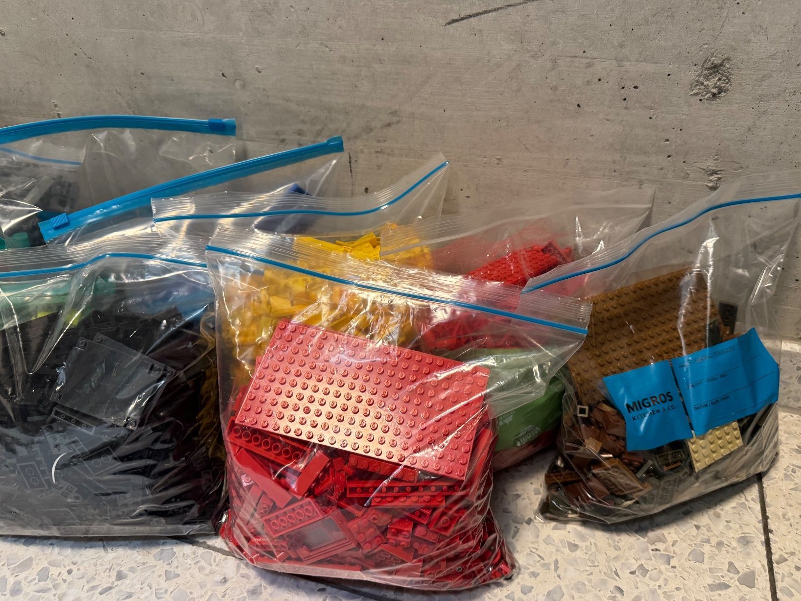 Lego Kit di costruzioni: Lego 15 kg - farblich sortiert! – Usato da Zürich venduto da z3bra 2