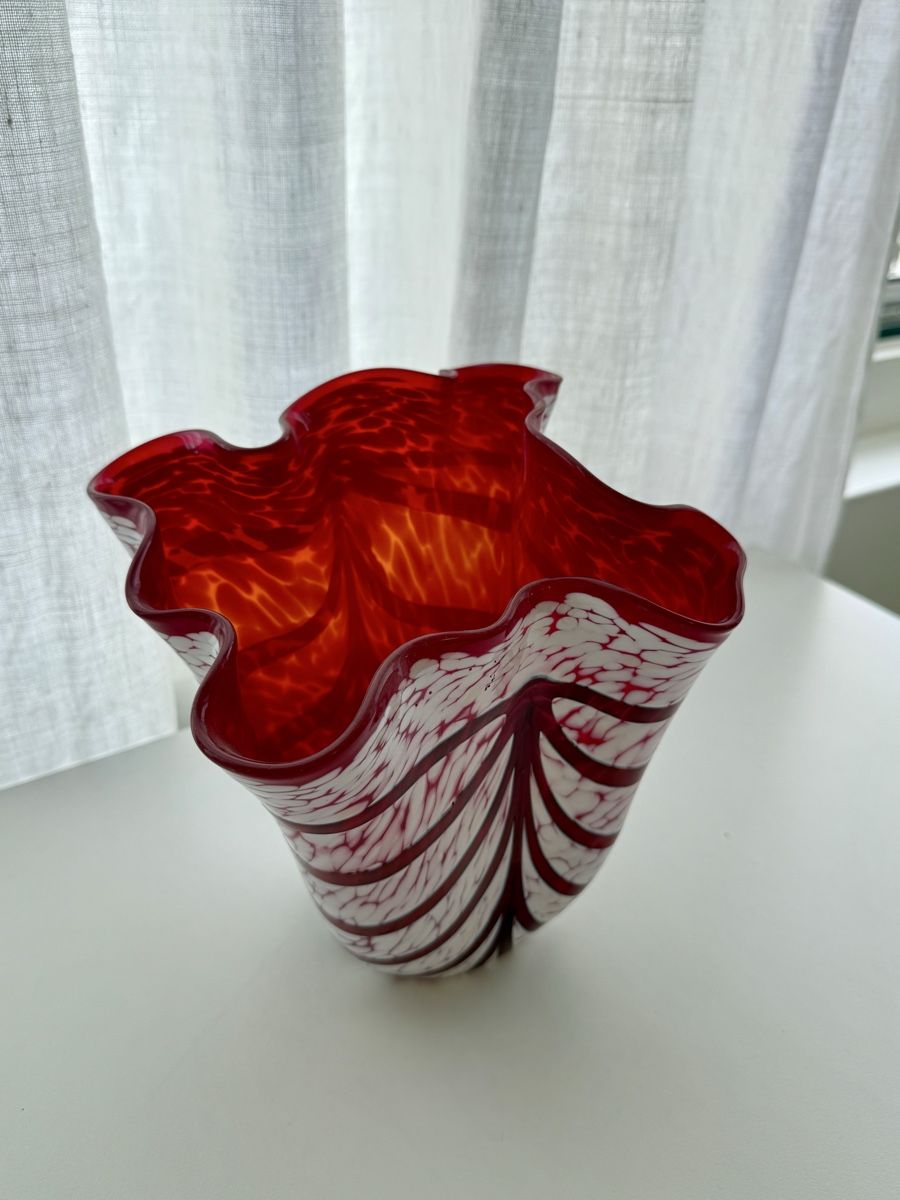 Vasen & Gefässe: Einzigartige rot-weisse Fazzoletti Vase – Neu (gemäss Beschreibung) aus Zürich von cle_7zph 1