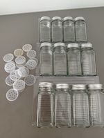 12 Gewürzgläser mit Halterungen aus Kunststoff gebraucht