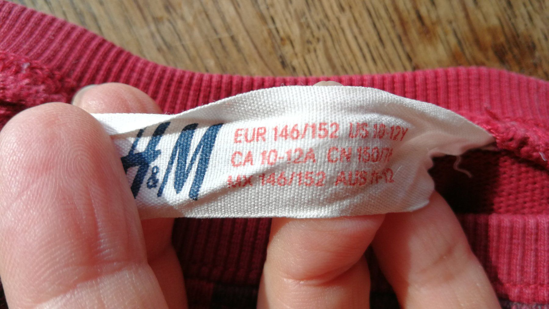 H&M Pullover & Sweatshirts: H&M Sweatshirt  Gr146/152 – Gebraucht aus Zürich von laude 1